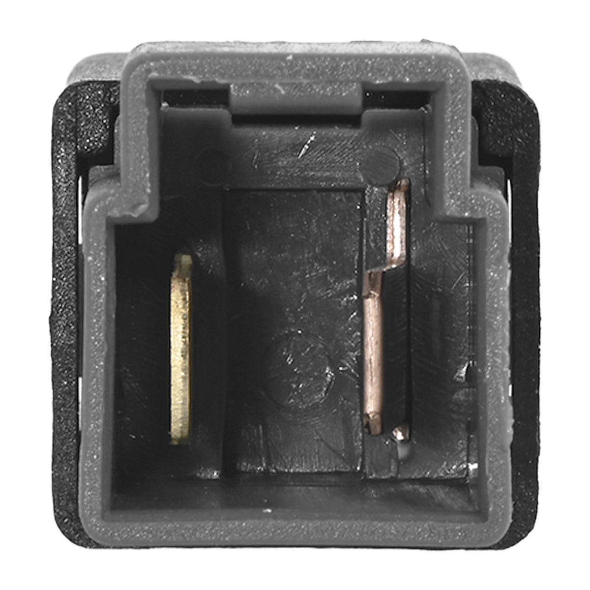 Interruptor Luz de Freno Del. Int. Nissan D21 1994-2007 – vista 2